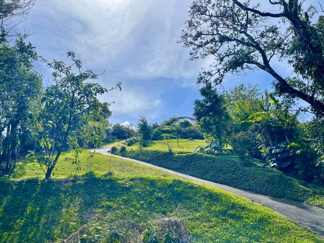 SE VENDE CASA en Santa Barbara de Heredia SPM
