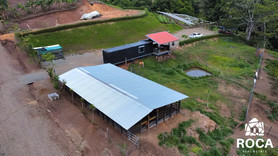 Venta de Finca con lago, corral, invernadero y casa container