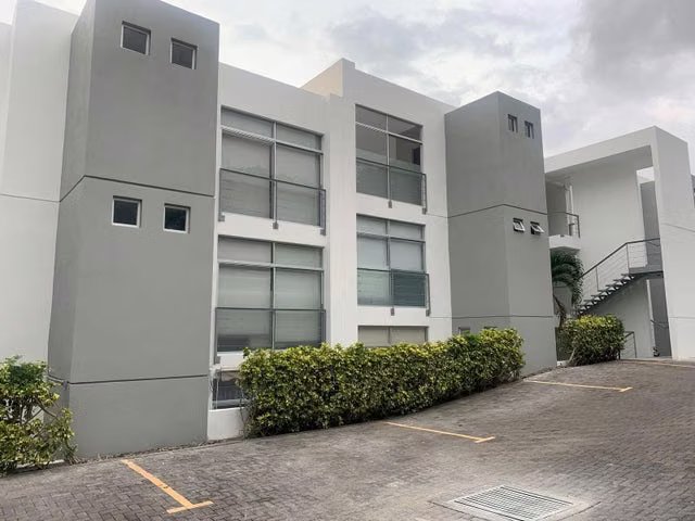 Venta de MODERNO Apartamento en Piedades de Santa Ana.