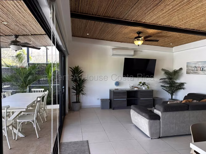 Venta de Casa en Residencial Santa Rosa-Tamarindo, Santa Cruz. - Imagen 15