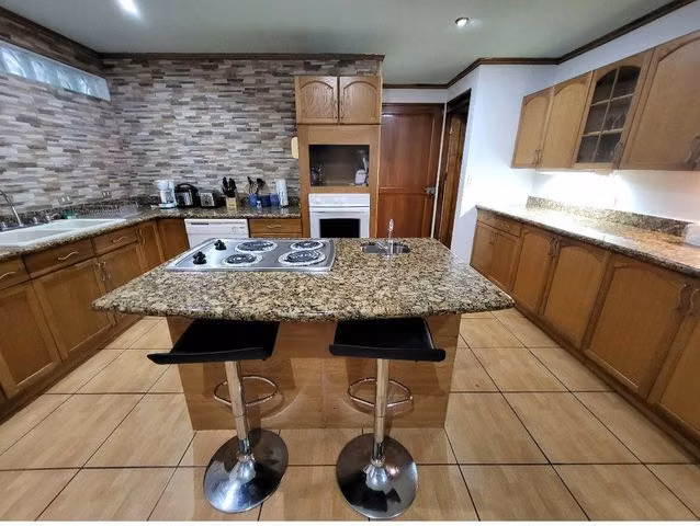 Venta de Casa + 3 Apartamentos en Belén, Heredia. OPORTUNIDAD ÚNICA - Imagen 2