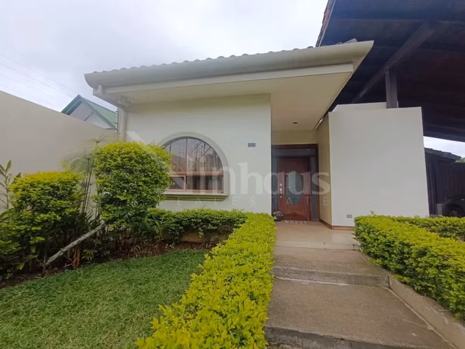 id 43146 Venta de casa de una planta en residencial en Tres Rios