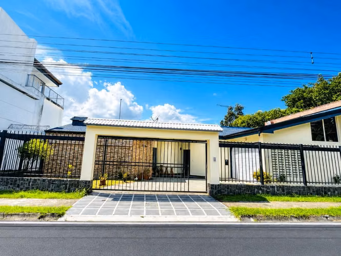 Venta Bosques de doña Rosa $350,000