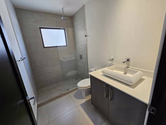 Santa Ana - Alquiler de Amplio Apartamento - Imagen 5
