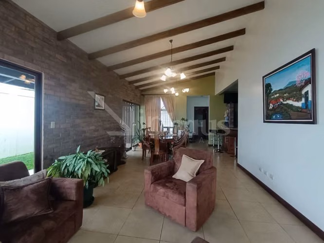 id 43140 Alquiler de casa de una planta en residencial en Tres Rios