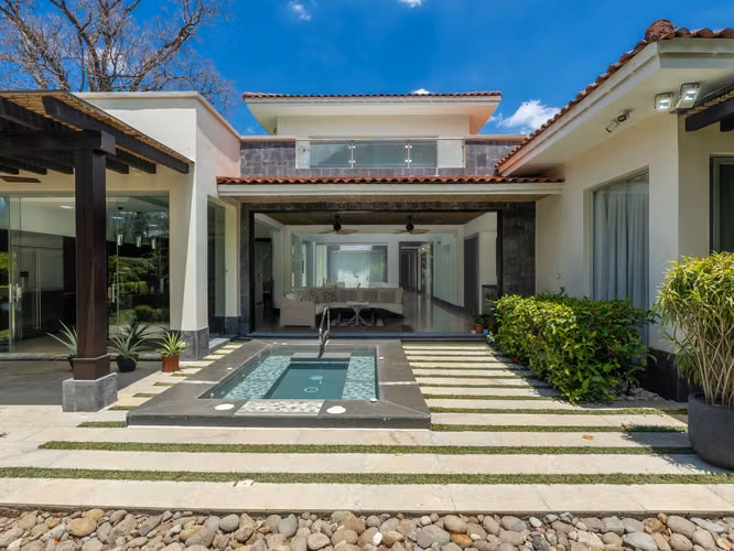 VENTA DE CASA EN HACIENDA LINDORA CON LINEA BLANCA