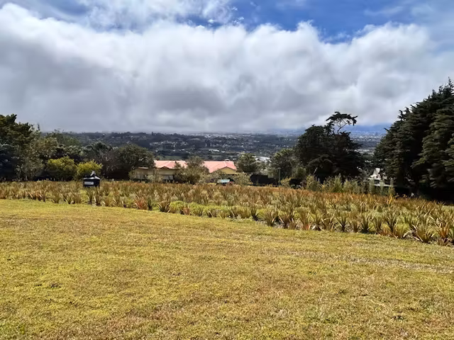 LOTE DE ESPECTACULAR LOTE EN SAN ISIDRO, HEREDIA