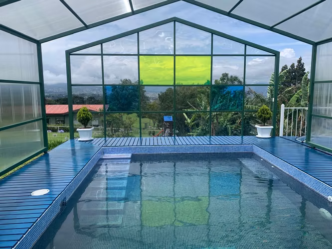 Exclusiva propiedad con vistas y piscina en San Isidro de Heredia