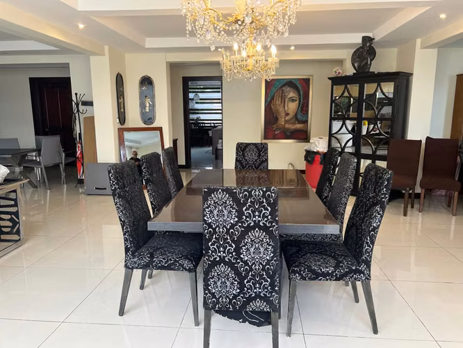 Elegante Juego de Comedor de 8 Puestos – Diseño Moderno y Exclusivo