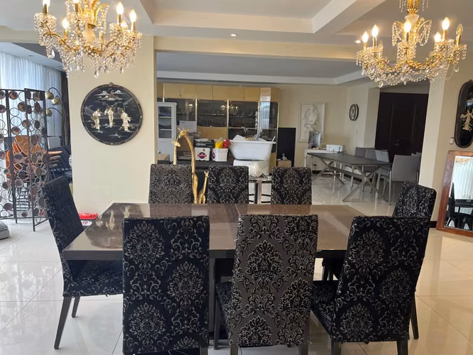 Elegante Juego de Comedor de 8 Puestos – Diseño Moderno y Exclusivo