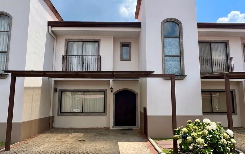 Condominio Río Oro, Santa Ana | 2 Hab | Patio | OPORTUNIDAD US$160,000