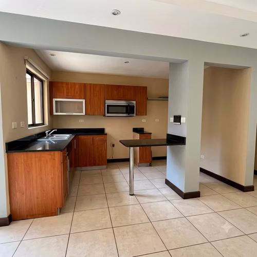 Condominio Río Oro, Santa Ana | 2 Hab | Patio | OPORTUNIDAD US$160,000