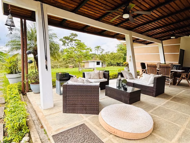 La Guácima - Una planta - 4 habitaciones - Terraza con vista - Bello jardín