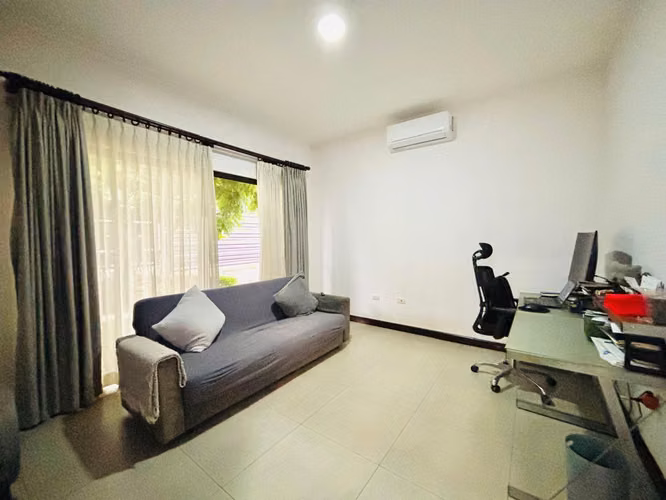 La Guácima - Una planta - 4 habitaciones - Terraza con vista - Bello jardín