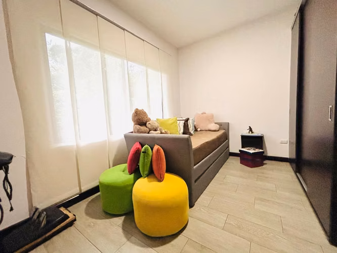 La Guácima - Una planta - 4 habitaciones - Terraza con vista - Bello jardín