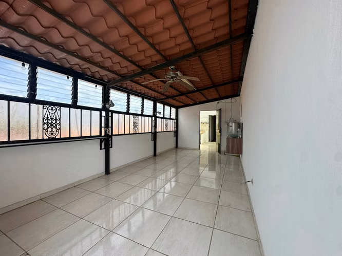 VENTA DE CASA PARA INVERSION EN ROHRMOSER CON USO MIXTO