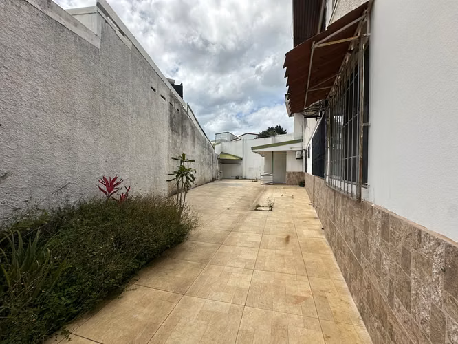 VENTA DE CASA PARA INVERSION EN ROHRMOSER CON USO MIXTO