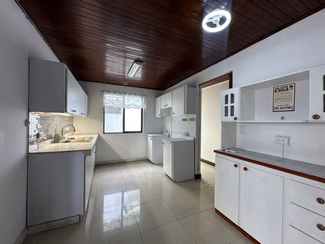 VENTA DE CASA PARA INVERSION EN ROHRMOSER CON USO MIXTO
