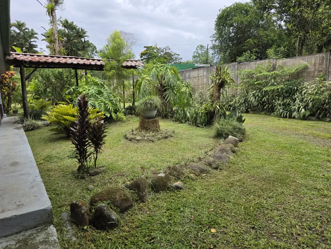 Hermosa Casa Quinta con Río, Amplio Terreno y Naturaleza en Jiménez