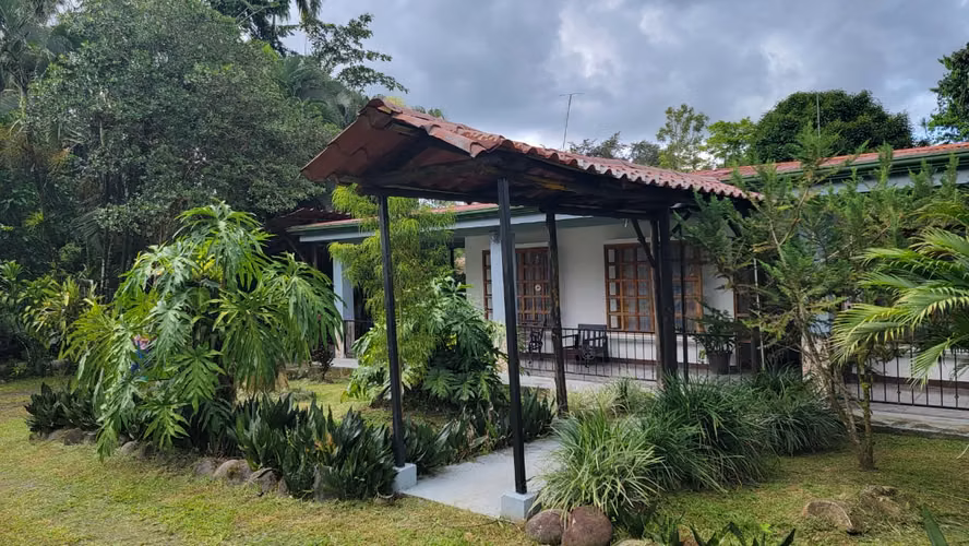 Hermosa Casa Quinta con Río, Amplio Terreno y Naturaleza en Jiménez