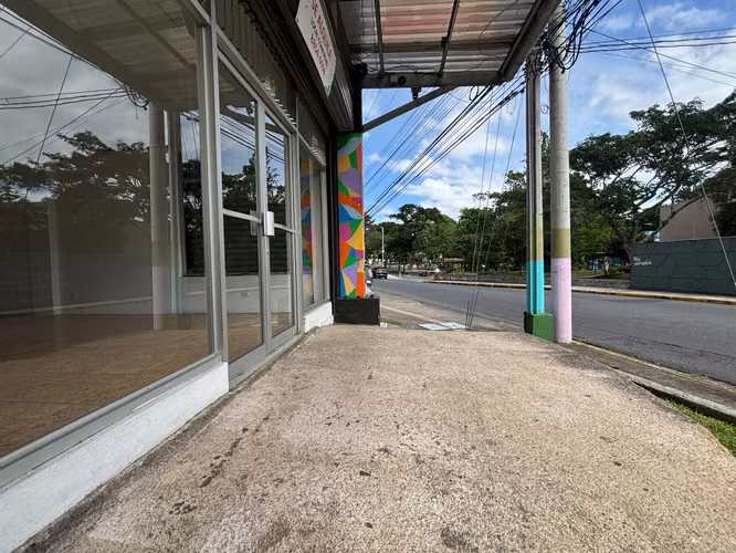 Premises of 91 and 30 m2 in San Pedro Near the UCR