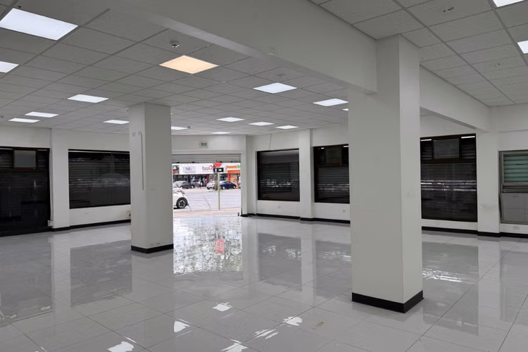 Local en Edificio comercial,  Alquiler en Paseo Colón con 274 m² - Imagen 3