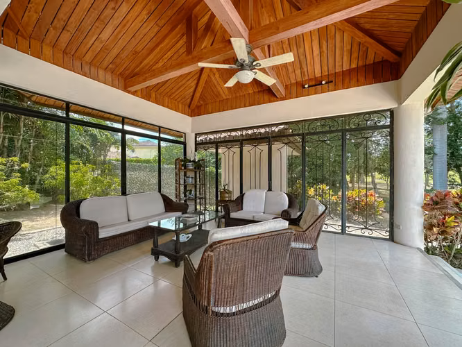VENTA DE CASA EN VALLE DEL SOL CON VISTA AL GOLF - Imagen 10