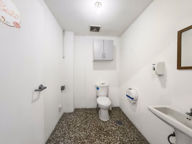 Se alquila local de 50 m2 en Escazú. - Imagen 12