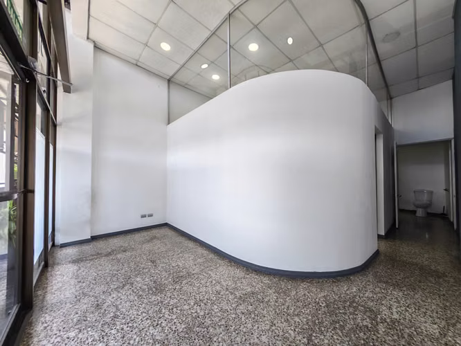 Se alquila local de 50 m2 en Escazú. - Imagen 10