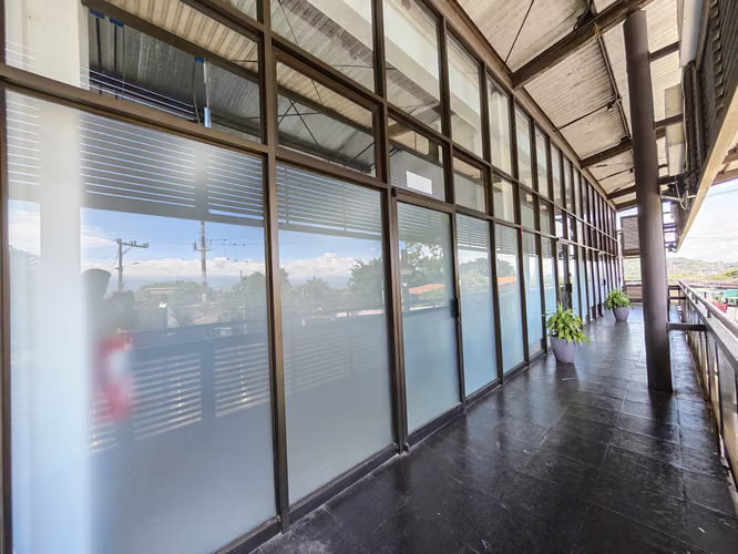 Se alquila local de 50 m2 en Escazú. - Imagen 2