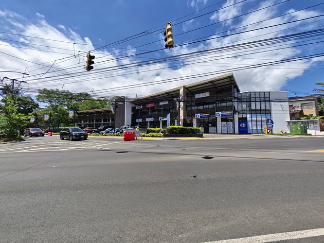 Se alquila local de 50 m2 en Escazú. - Imagen 15