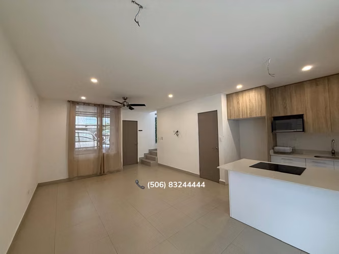Alquiler casa en Condominio en Rio oro de Santa Ana.