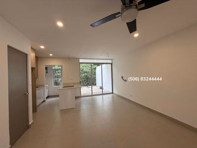 Alquiler casa en Condominio en Rio oro de Santa Ana.