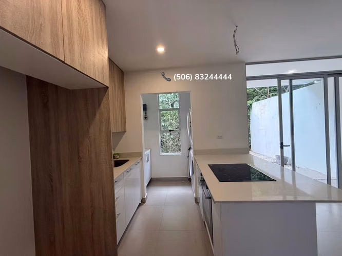 Alquiler casa en Condominio en Rio oro de Santa Ana.