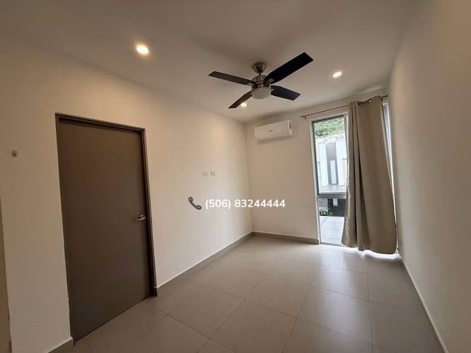 Alquiler casa en Condominio en Rio oro de Santa Ana.