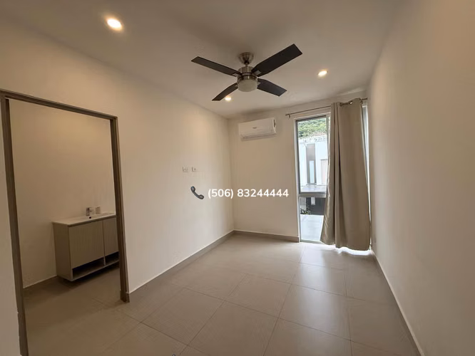 Alquiler casa en Condominio en Rio oro de Santa Ana.