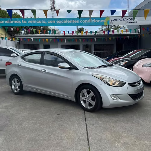 A CREDITO  HYUNDAI  AVANTE	2011