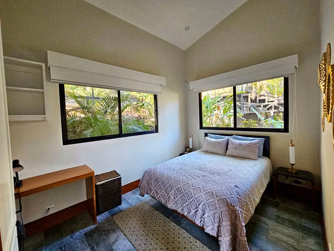 Moderna Residencia Tropical de Lujo con Piscina de Agua Salada en Bellevue