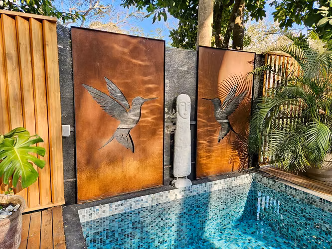 Moderna Residencia Tropical de Lujo con Piscina de Agua Salada en Bellevue