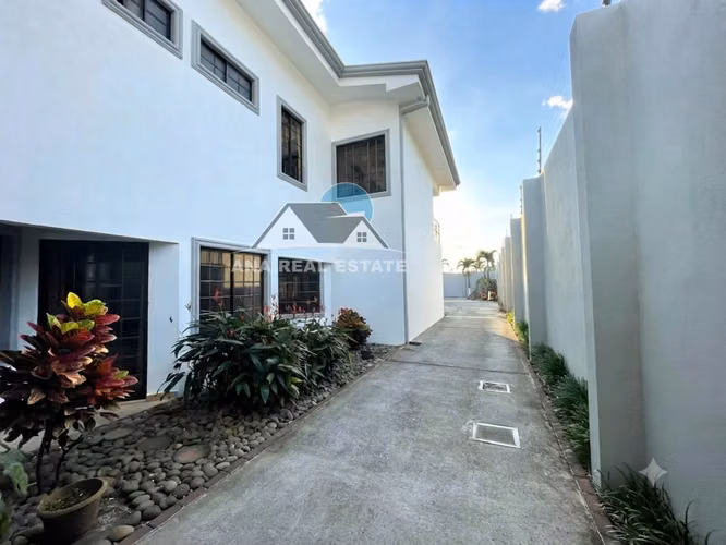 Casa Independiente con Piscina en Santo Domingo | 4 Habitaciones