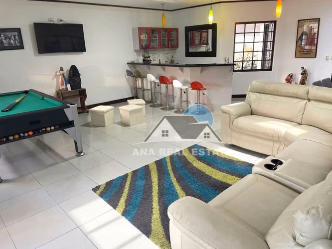 Casa Independiente con Piscina en Santo Domingo | 4 Habitaciones