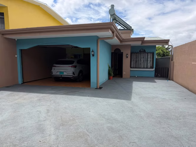 Casa a la Venta Carrizal de Alajuela