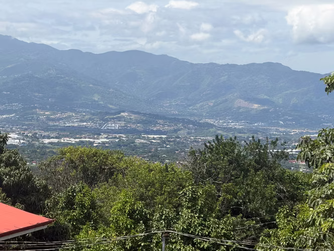 Casa a la Venta Carrizal de Alajuela