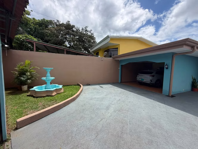 Casa a la Venta Carrizal de Alajuela
