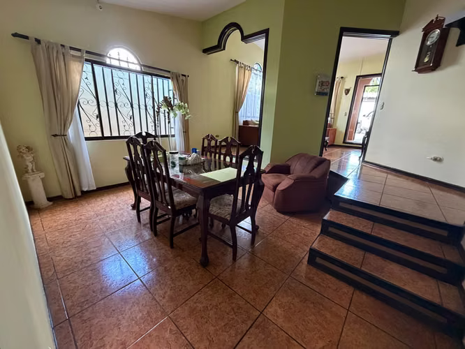 Casa a la Venta Carrizal de Alajuela