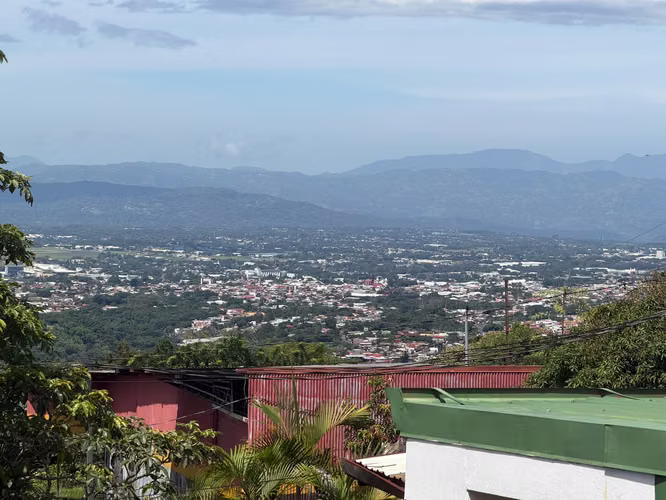 Casa a la Venta Carrizal de Alajuela