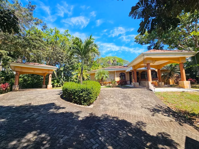 Villa Luna – Casa de 3 Dormitorios con Piscina en Playa Tambor, Península de Nicoya