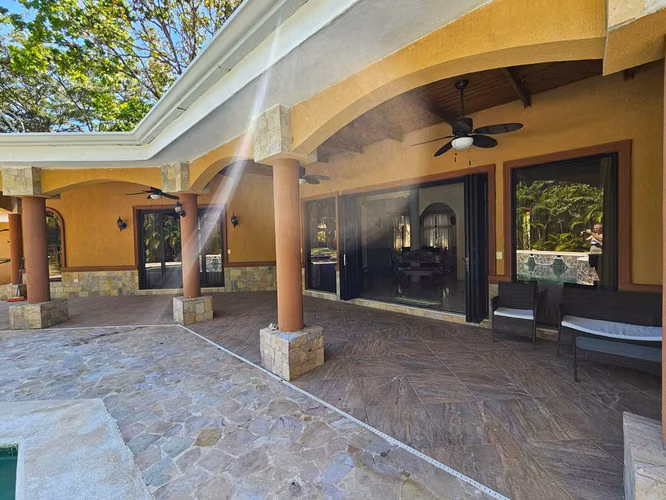 Villa Luna – Casa de 3 Dormitorios con Piscina en Playa Tambor, Península de Nicoya