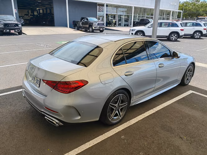 Mercedez Benz c200 2022 25.000 KM