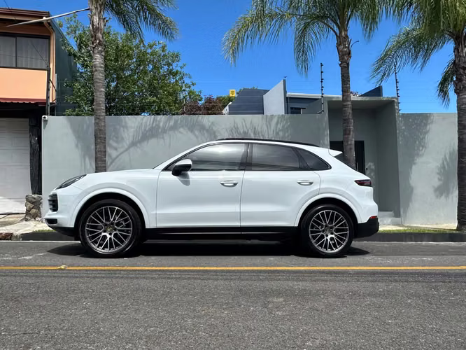 PORSCHE CAYENNE PLATINUM EDITION